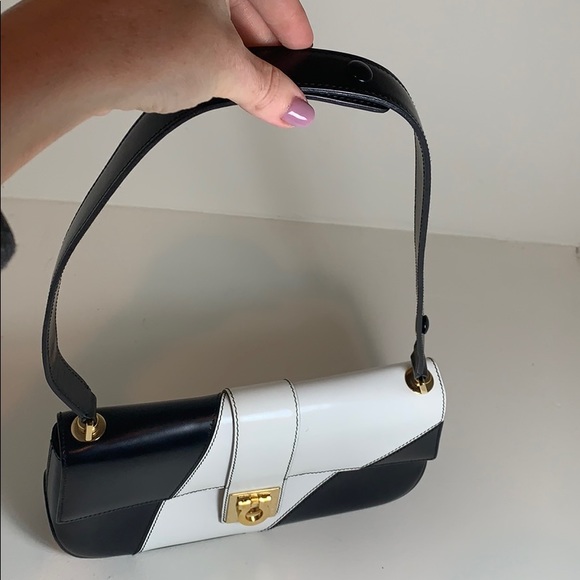 Salvatore Ferragamo Flap Bag with Gancio lock - Picture 7 of 7